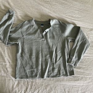 Army green. Waffle top. Old navy. New without tags. Medium.